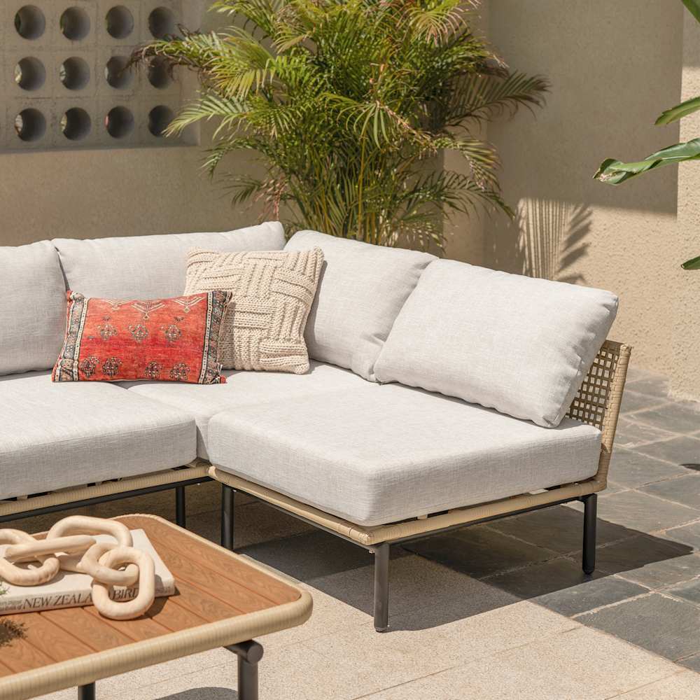 Sierra-Outdoor-Sofa-Sectional-Square-Det_1-1658400077